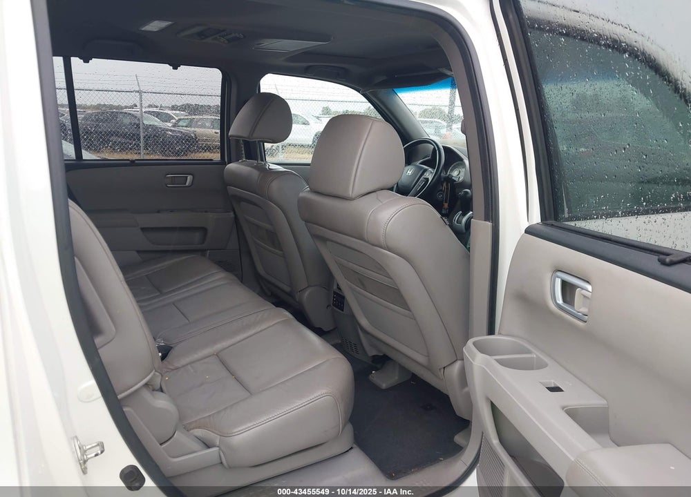 2011 HONDA PILOT TOURING VIN: 5FNYF4H91BB085186