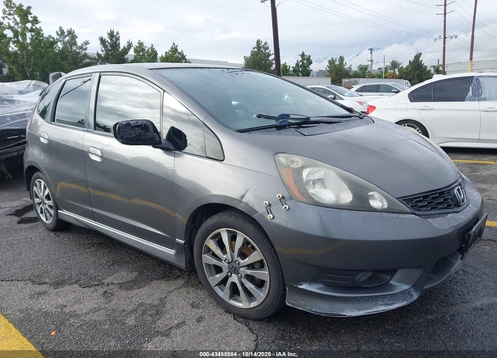 2013 HONDA FIT SPORT VIN: JHMGE8H53DC052675
