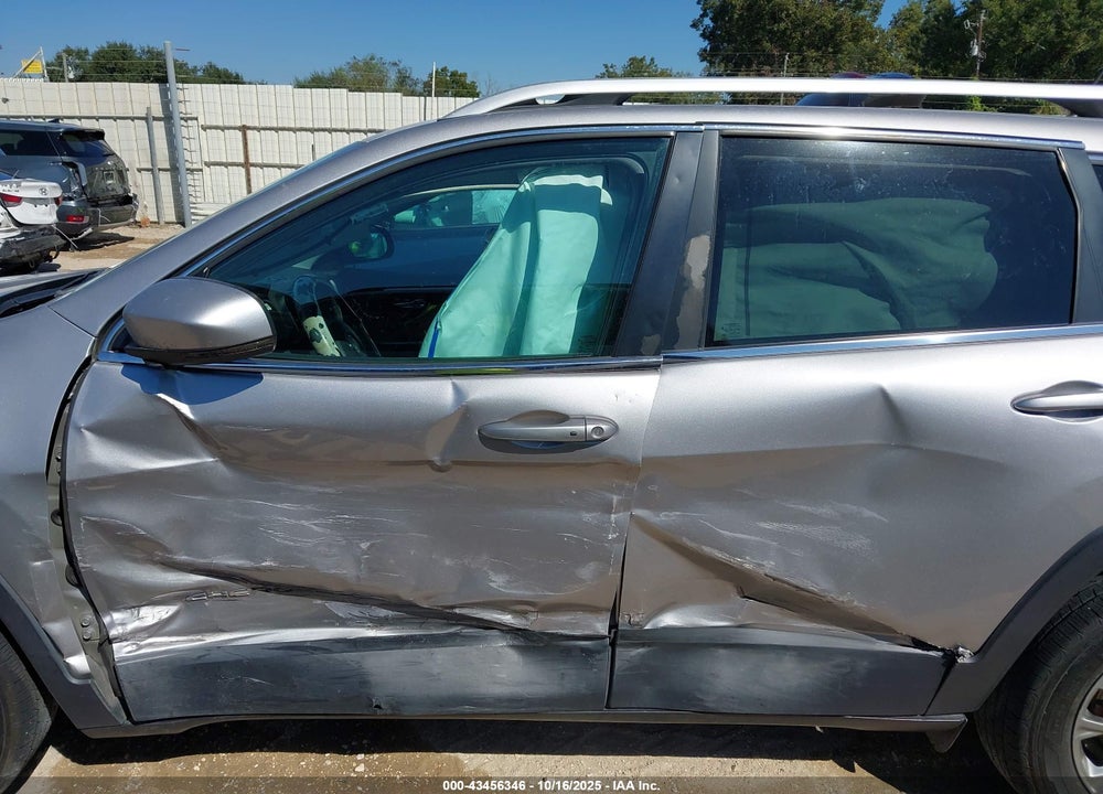 2019 JEEP CHEROKEE LATITUDE PLUS FWD VIN: 1C4PJLLB7KD420330