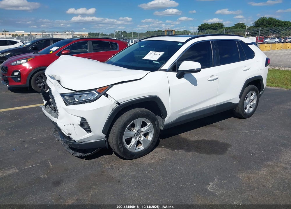 2020 TOYOTA RAV4 XLE VIN: 2T3W1RFV8LC069082
