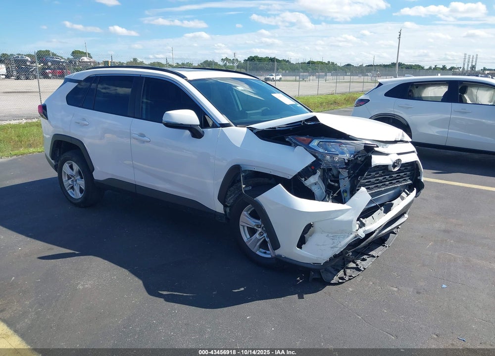 2020 TOYOTA RAV4 XLE VIN: 2T3W1RFV8LC069082