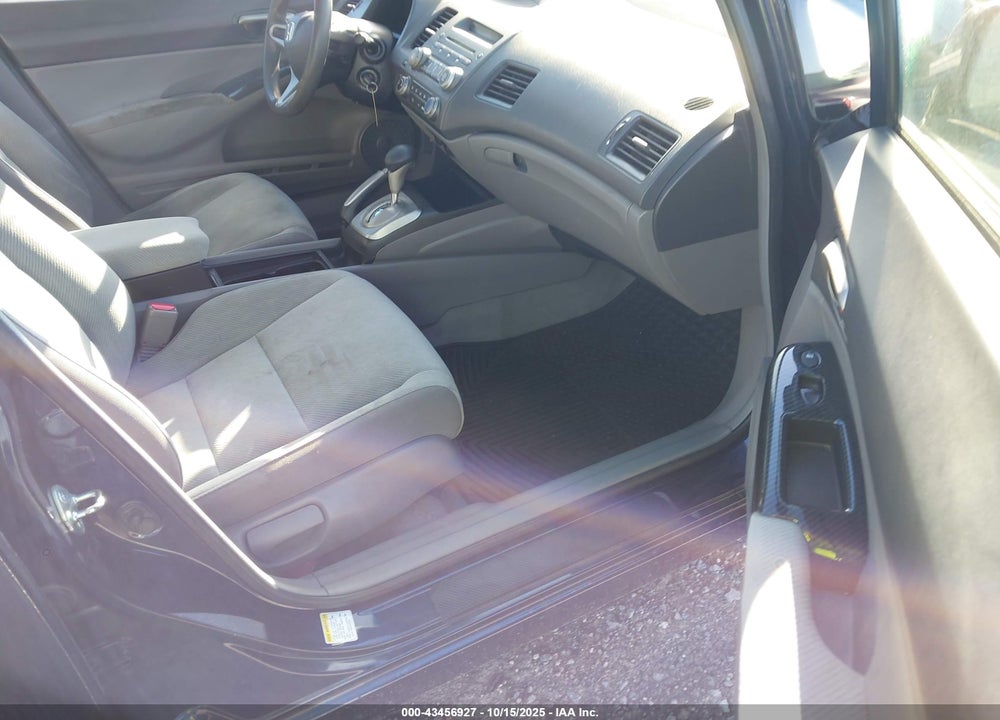 2010 HONDA CIVIC VIN: 19XFA1F57AE027074