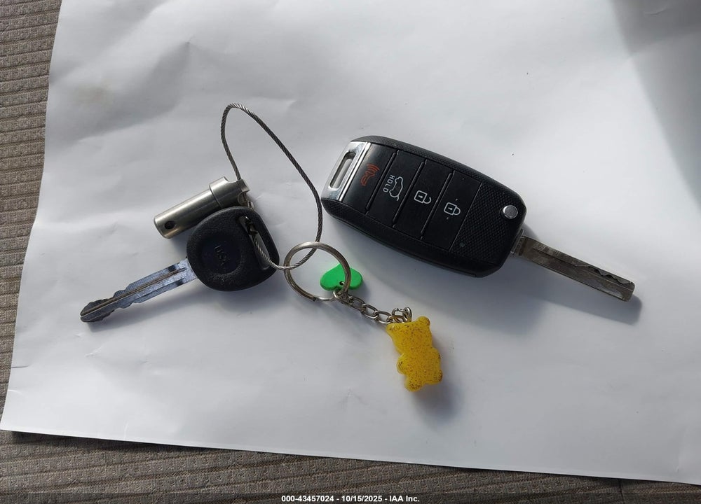 2017 KIA SEDONA L VIN: KNDMA5C17H6272571