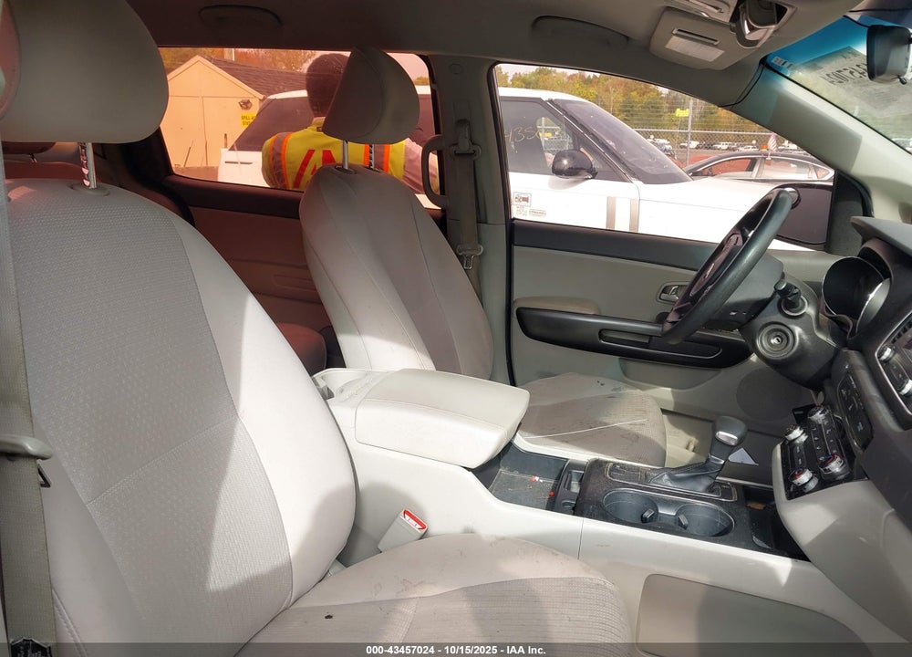 2017 KIA SEDONA L VIN: KNDMA5C17H6272571