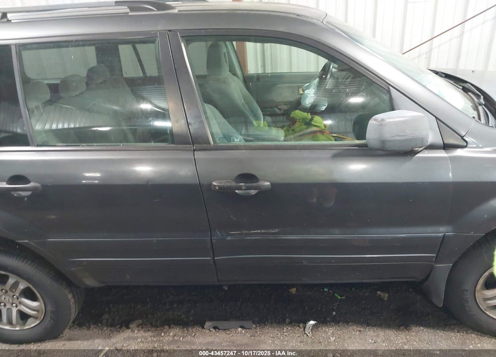 2004 HONDA PILOT EX VIN: 2HKYF18494H544827