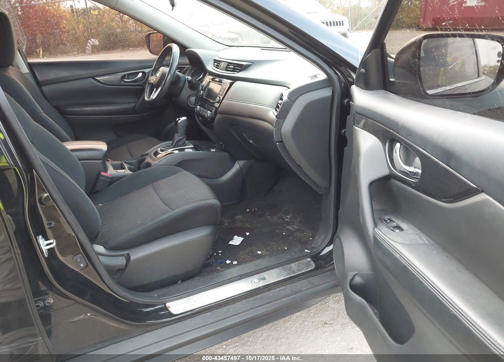 2018 NISSAN ROGUE VIN: 5N1AT2MV3JC721888