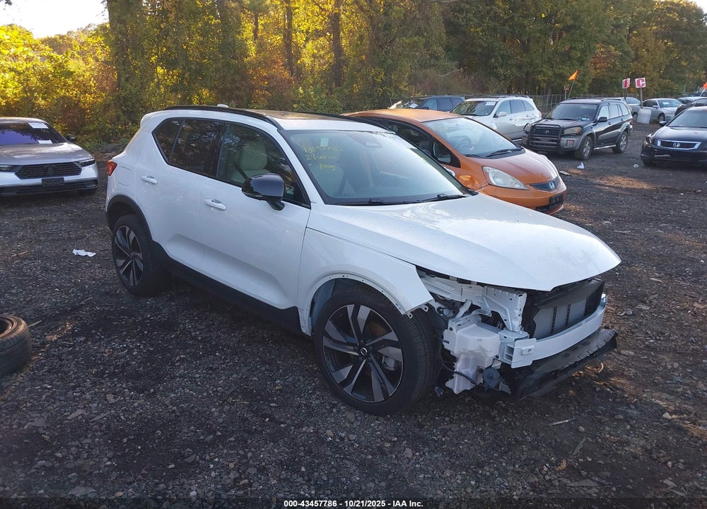 2024 VOLVO XC40 B5 ULTIMATE DARK THEME VIN: YV4L12UM5R2340682