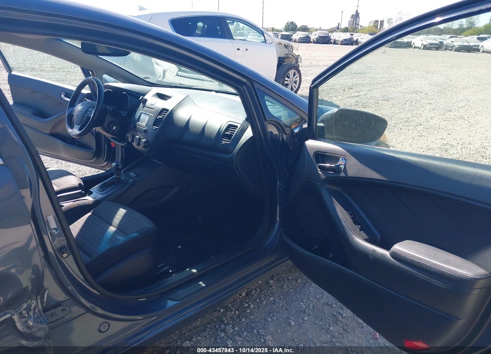 2016 KIA FORTE EX VIN: KNAFX5A82G5593104