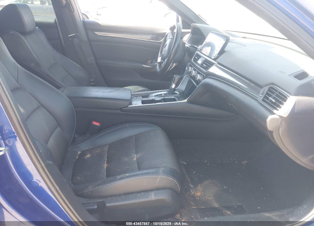 2018 HONDA ACCORD VIN: 1HGCV1F33JA151577