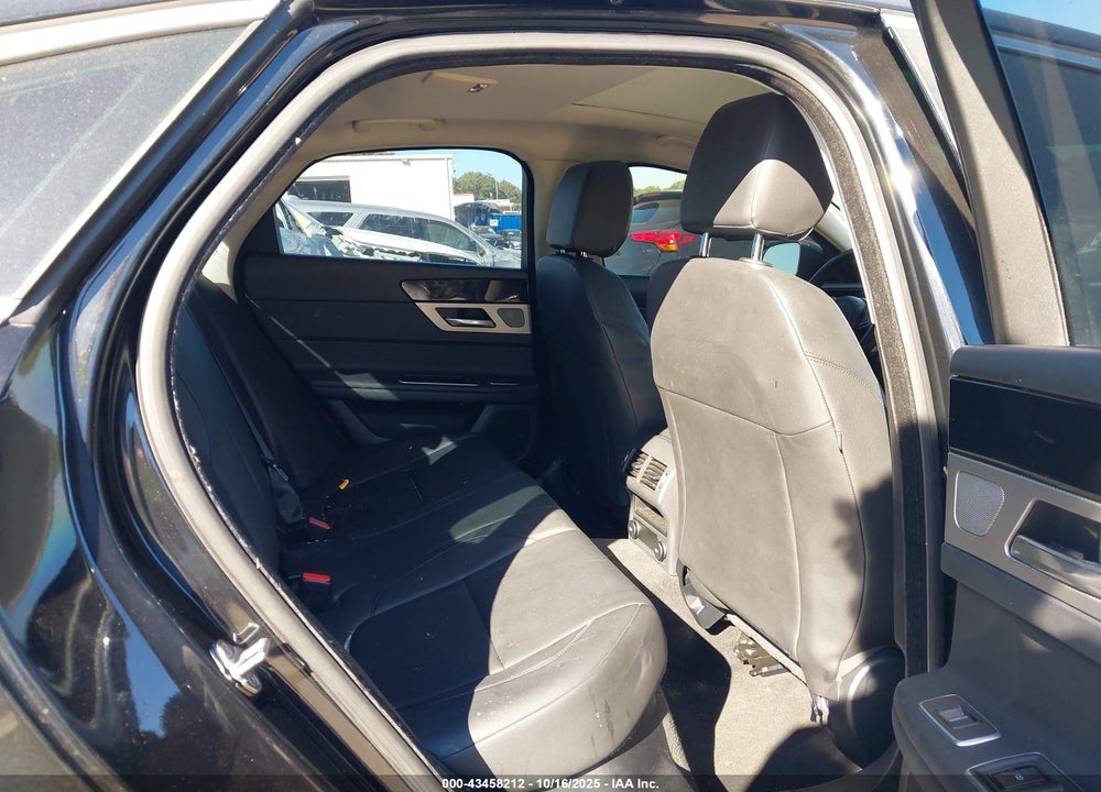 2017 JAGUAR XF VIN: SAJBD4BV7HCY29575