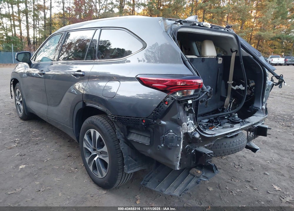 2021 TOYOTA HIGHLANDER XLE VIN: 5TDGZRAH9MS536350