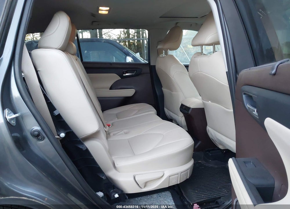 2021 TOYOTA HIGHLANDER XLE VIN: 5TDGZRAH9MS536350