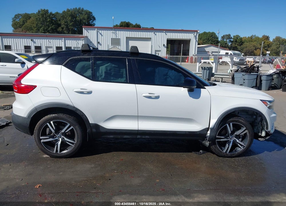 2021 VOLVO XC40 VIN: YV4162UM1M2404976