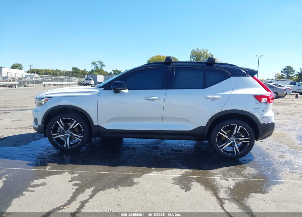 2021 VOLVO XC40 VIN: YV4162UM1M2404976