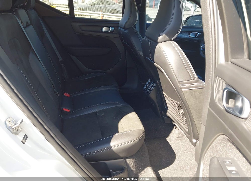2021 VOLVO XC40 VIN: YV4162UM1M2404976