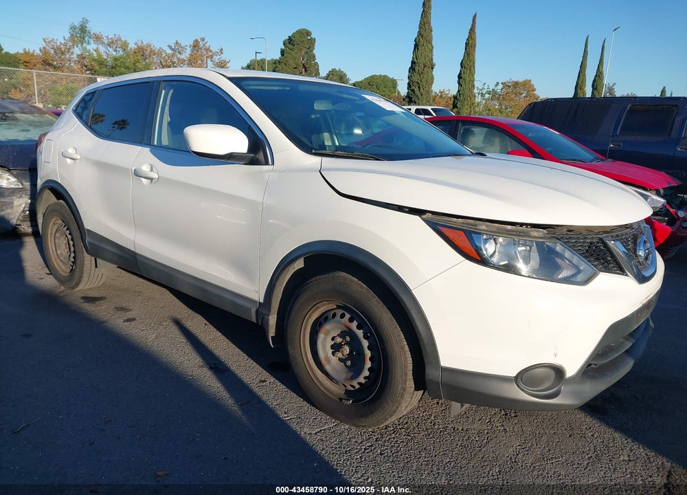 2017 NISSAN ROGUE SPORT S VIN: JN1BJ1CP4HW004570