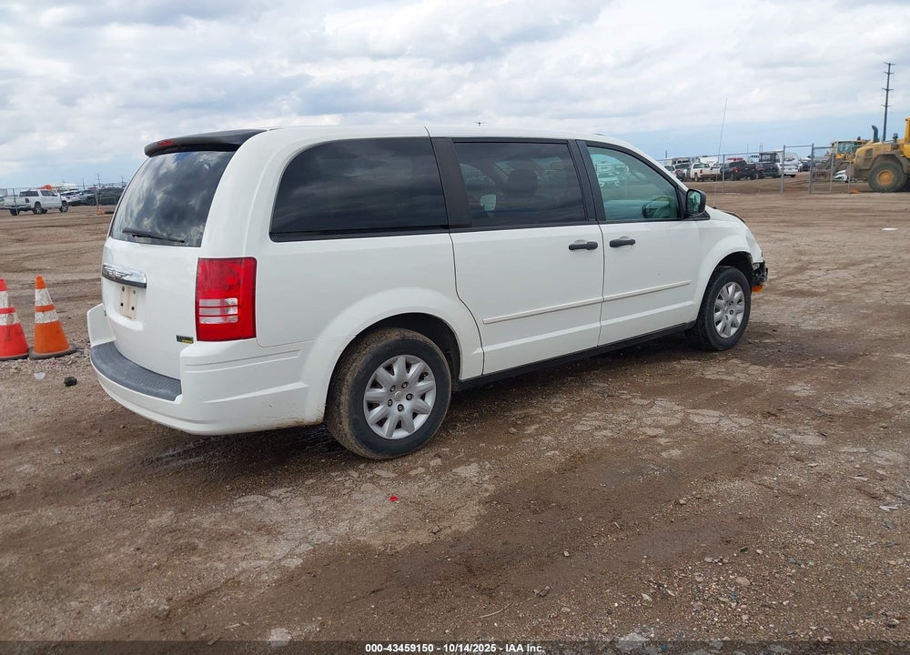 2008 CHRYSLER TOWN & COUNTRY LX VIN: 2A8HR44H38R635787