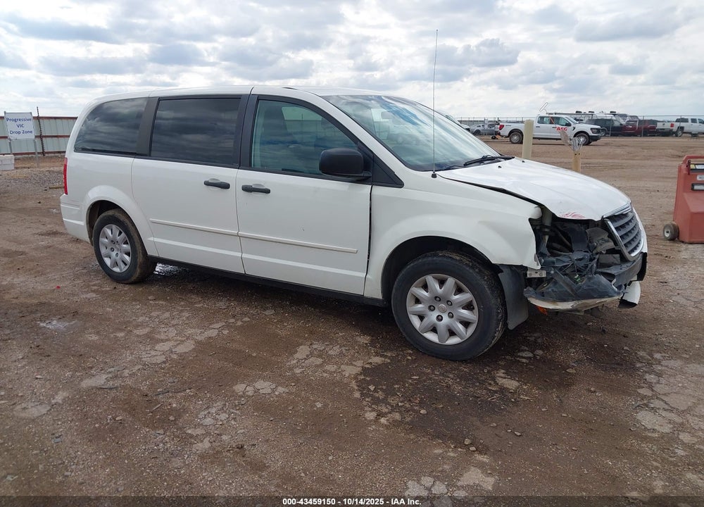 2008 CHRYSLER TOWN & COUNTRY LX VIN: 2A8HR44H38R635787