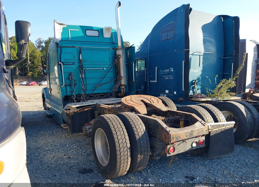2000 VOLVO VN VIN: 4V4ND1RJ3YN233353