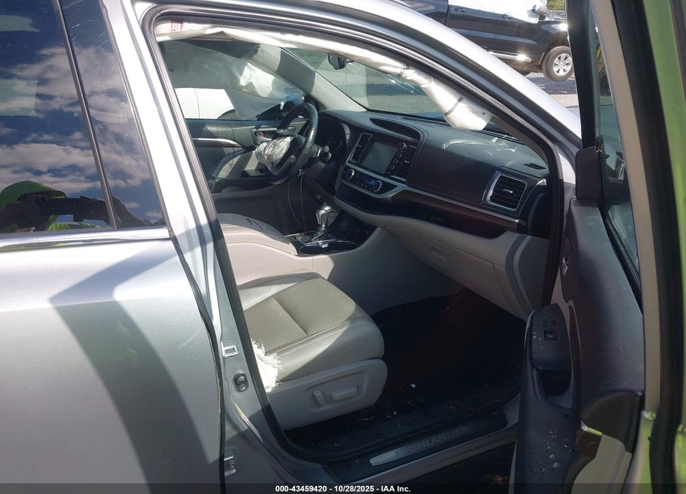 2015 TOYOTA HIGHLANDER LIMITED V6 VIN: 5TDYKRFH8FS068535