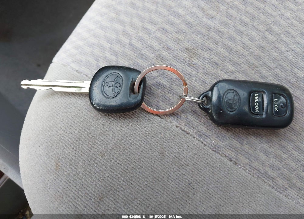 2007 TOYOTA COROLLA LE VIN: 1NXBR30EX7Z768384