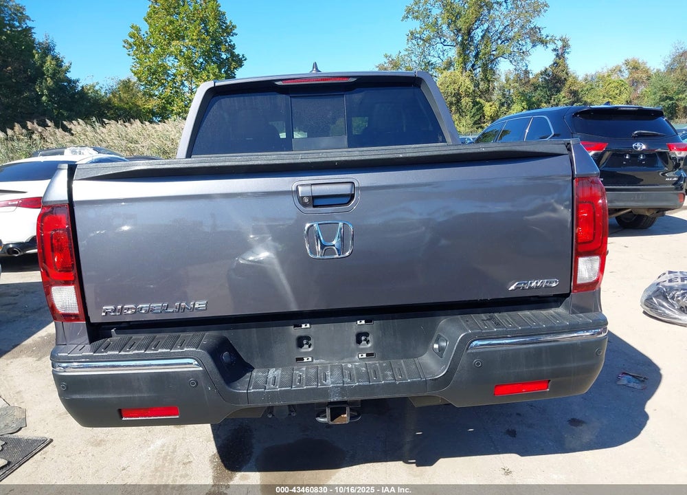 2017 HONDA RIDGELINE RTL-E VIN: 5FPYK3F77HB009625