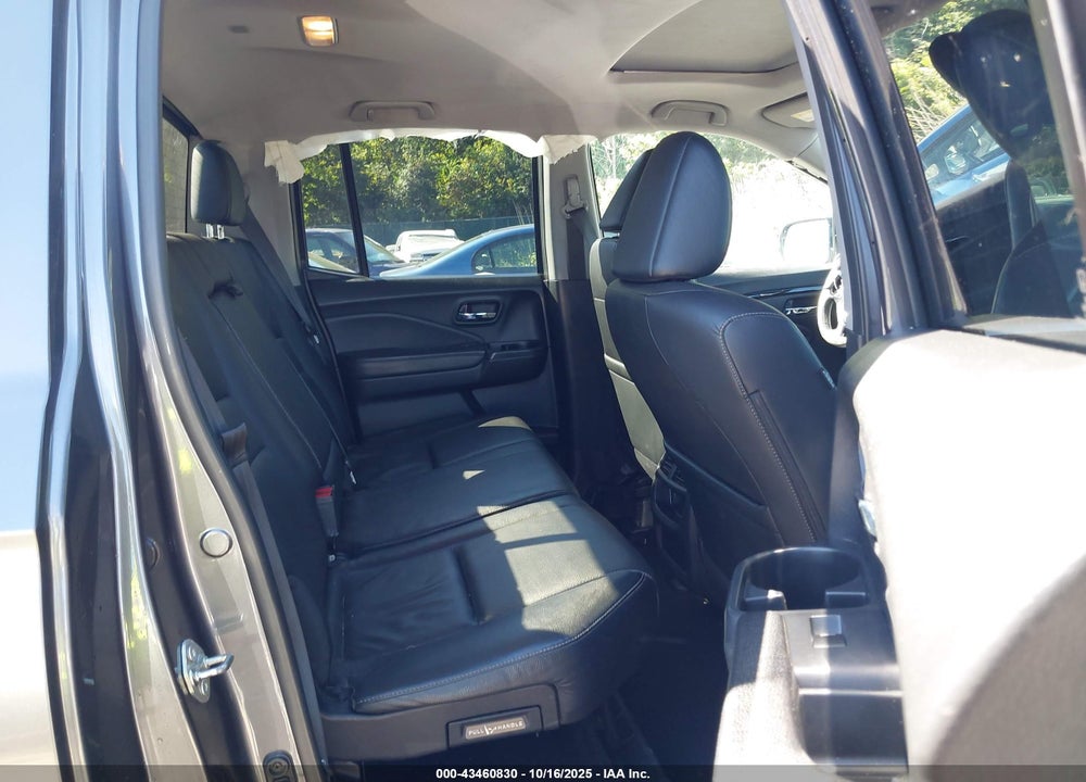 2017 HONDA RIDGELINE RTL-E VIN: 5FPYK3F77HB009625
