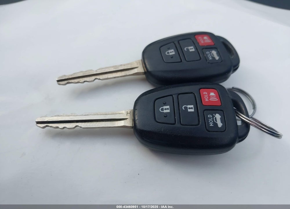 2019 TOYOTA COROLLA LE VIN: 2T1BURHE8KC240259