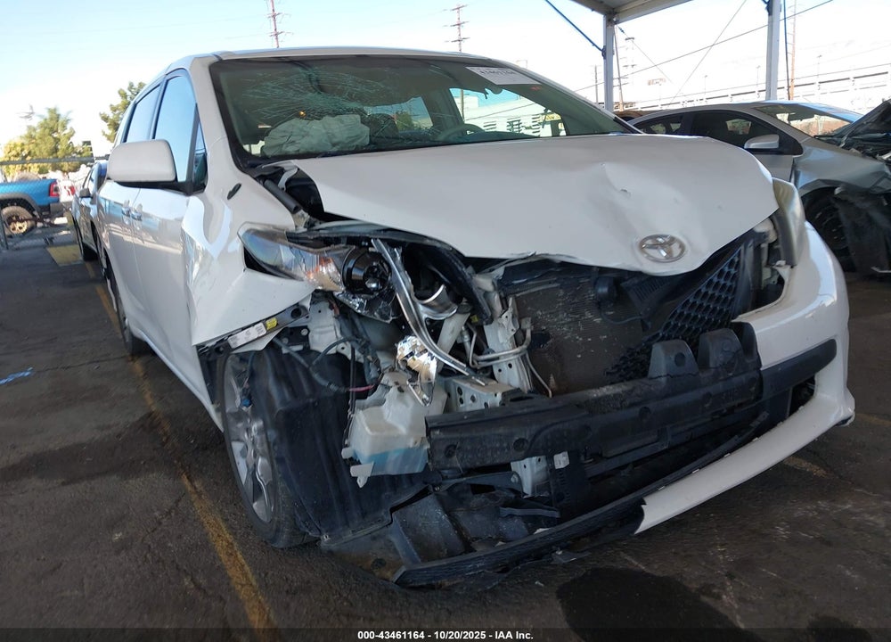 2013 TOYOTA SIENNA SE 8 PASSENGER VIN: 5TDXK3DC5DS388988