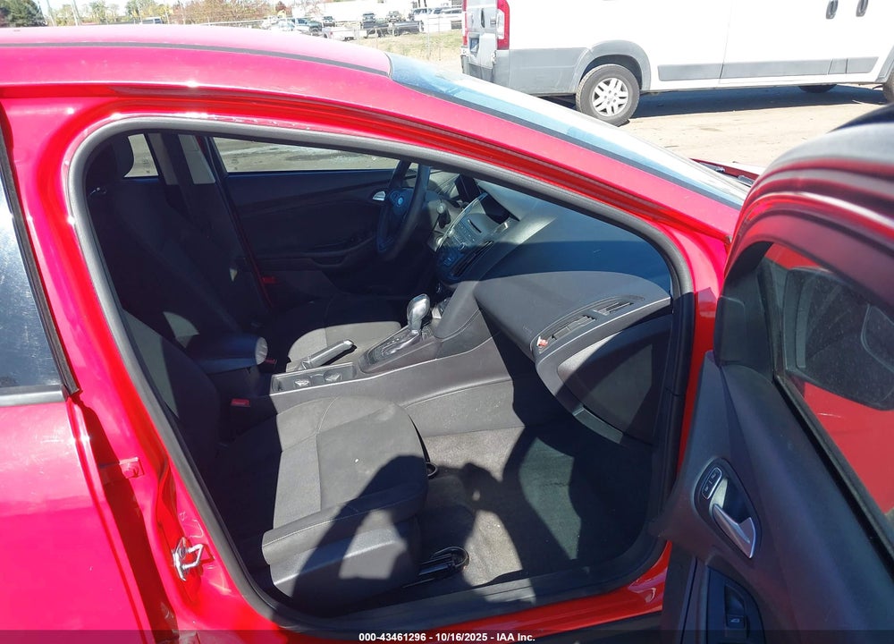 2015 FORD FOCUS SE VIN: 1FADP3F26FL205309