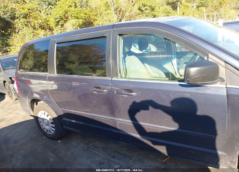 2009 CHRYSLER TOWN & COUNTRY LX VIN: 2A8HR44E79R549079
