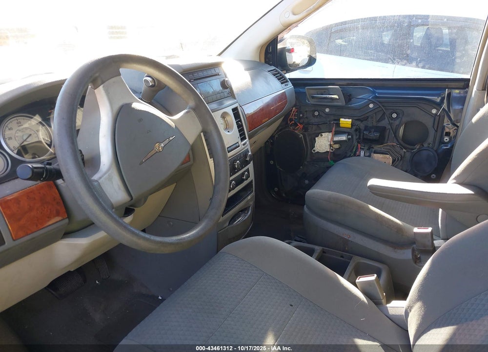 2009 CHRYSLER TOWN & COUNTRY LX VIN: 2A8HR44E79R549079