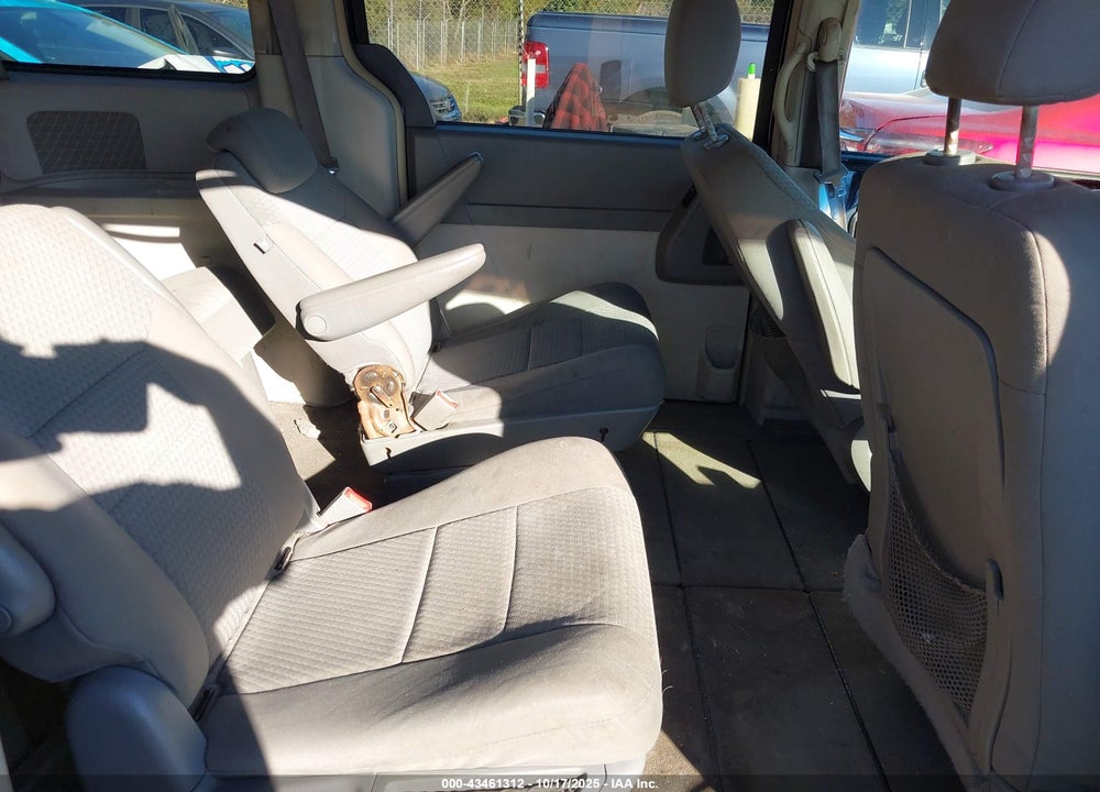 2009 CHRYSLER TOWN & COUNTRY LX VIN: 2A8HR44E79R549079