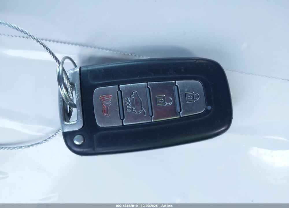 2015 HYUNDAI SONATA HYBRID VIN: KMHEC4A40FA136696