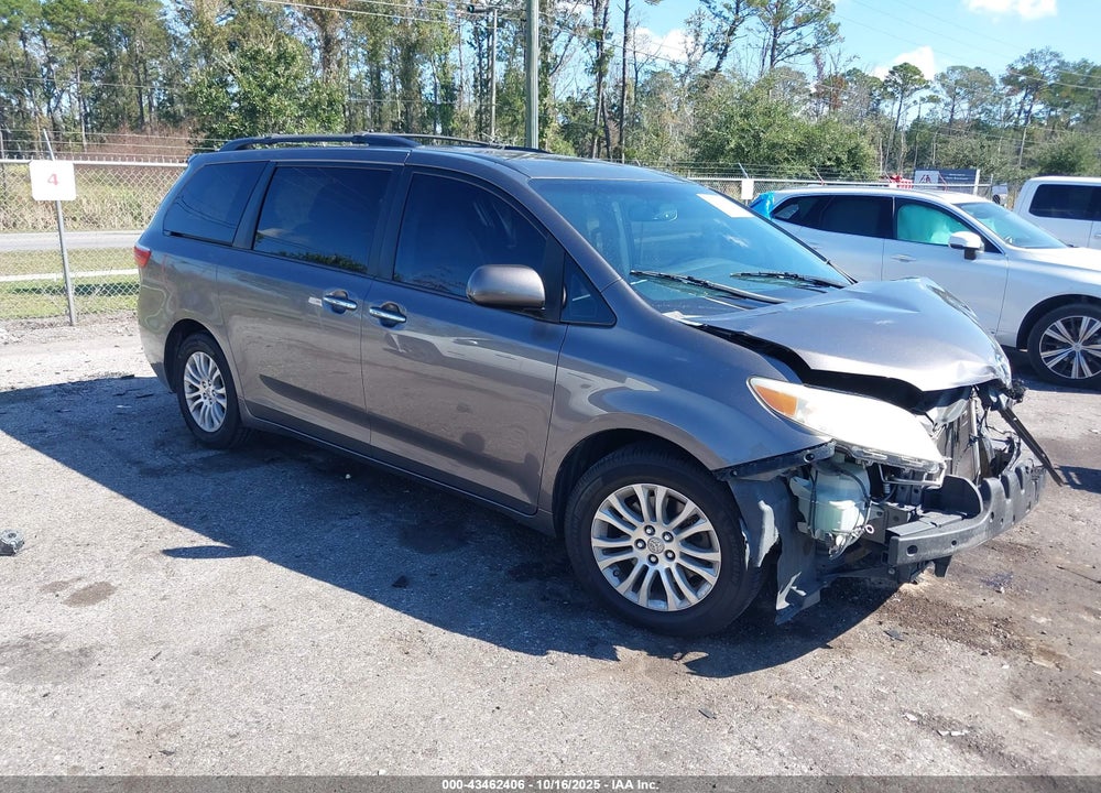 2015 TOYOTA SIENNA XLE 8 PASSENGER VIN: 5TDYK3DC5FS573825
