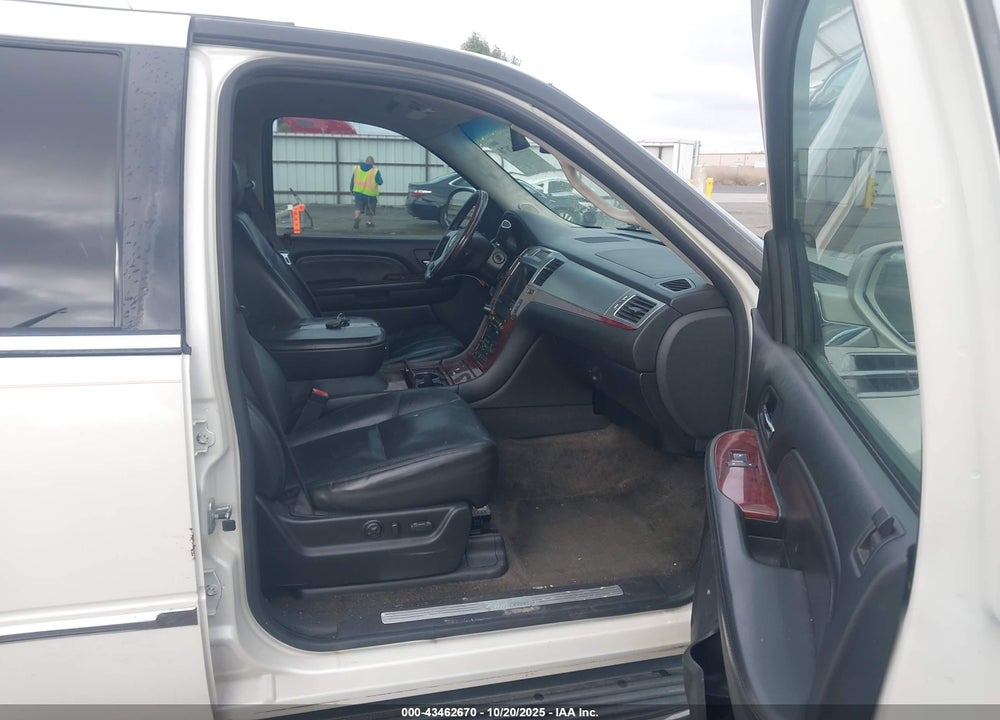 2007 CADILLAC ESCALADE ESV VIN: 1GYFK66867R252436