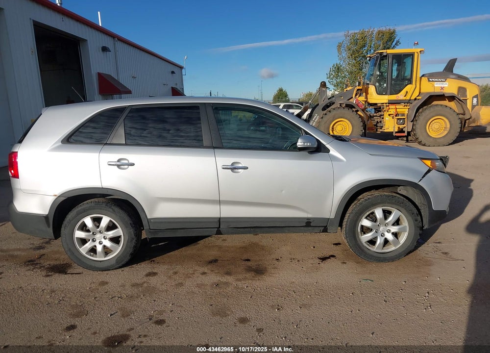 2011 KIA SORENTO LX VIN: 5XYKT3A19BG052121