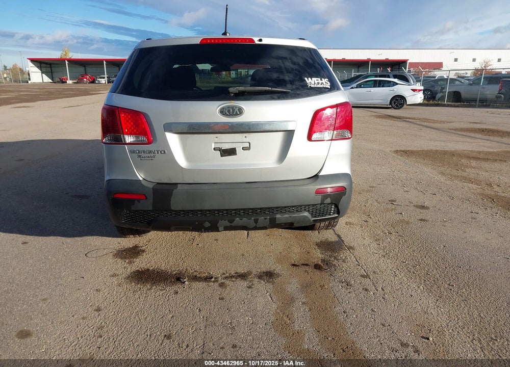 2011 KIA SORENTO LX VIN: 5XYKT3A19BG052121
