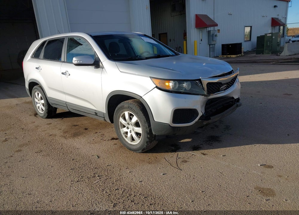 2011 KIA SORENTO LX VIN: 5XYKT3A19BG052121