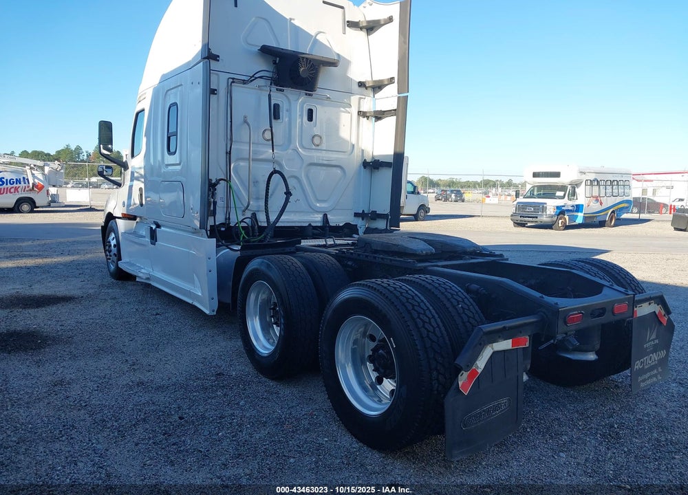 2018 FREIGHTLINER NEW CASCADIA 126 VIN: 3AKJHHDR0JSJP0439
