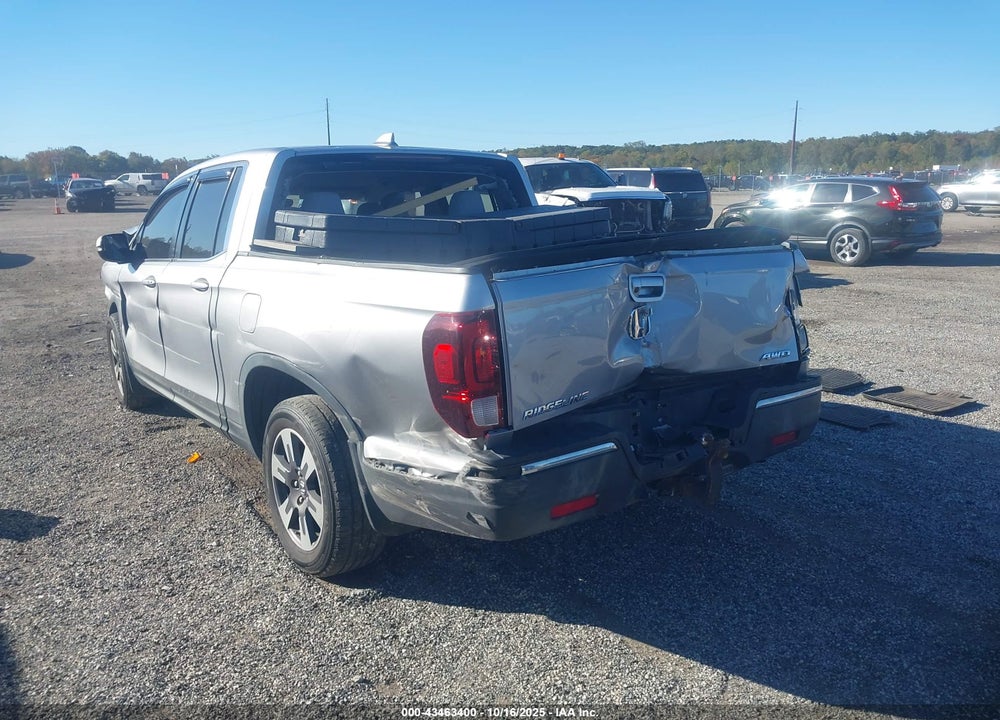 2017 HONDA RIDGELINE RTL VIN: 5FPYK3F50HB017354