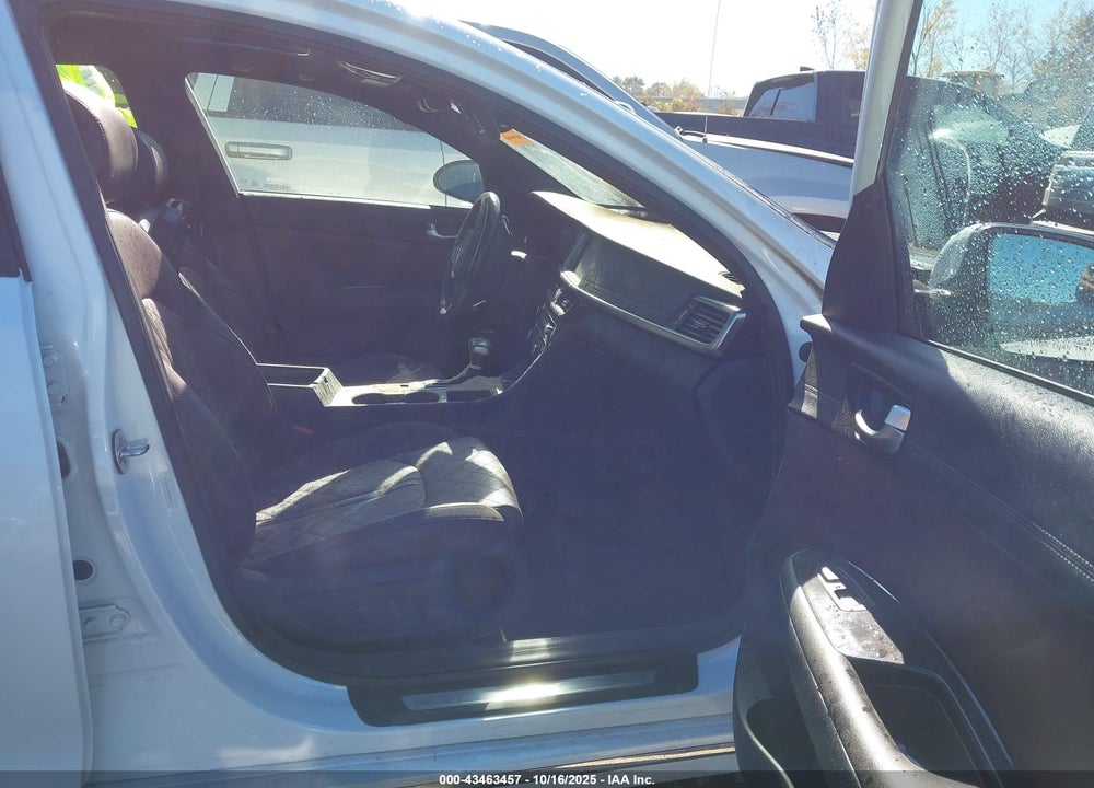 2016 KIA OPTIMA VIN: 5XXGV4L28GG051677