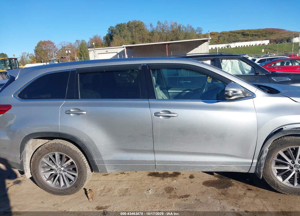 2017 TOYOTA HIGHLANDER XLE VIN: 5TDJZRFH5HS388427