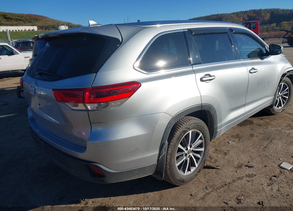 2017 TOYOTA HIGHLANDER XLE VIN: 5TDJZRFH5HS388427