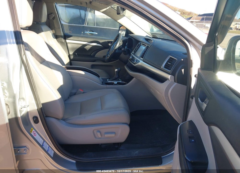 2017 TOYOTA HIGHLANDER XLE VIN: 5TDJZRFH5HS388427