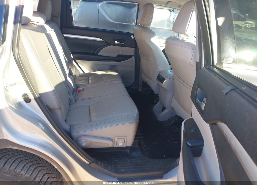 2017 TOYOTA HIGHLANDER XLE VIN: 5TDJZRFH5HS388427