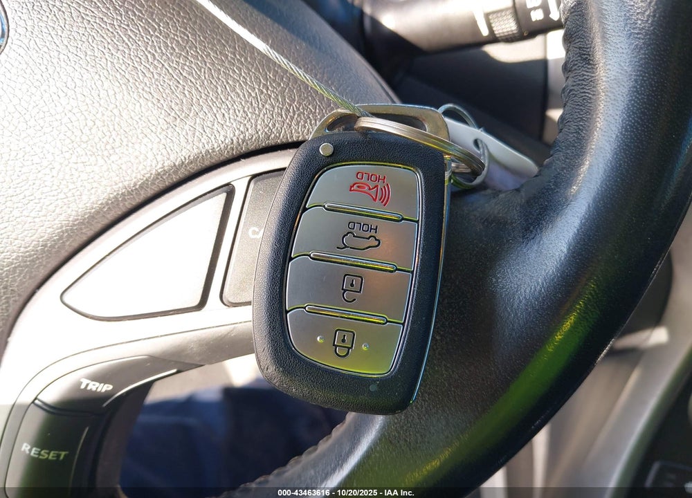 2016 HYUNDAI ELANTRA VIN: KMHDH4AH4GU652558