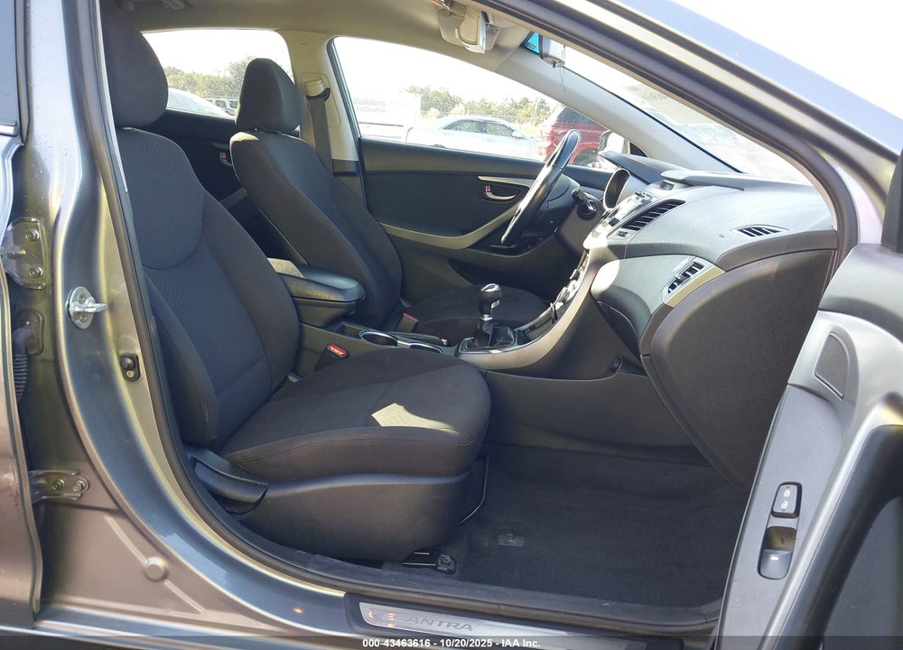 2016 HYUNDAI ELANTRA VIN: KMHDH4AH4GU652558