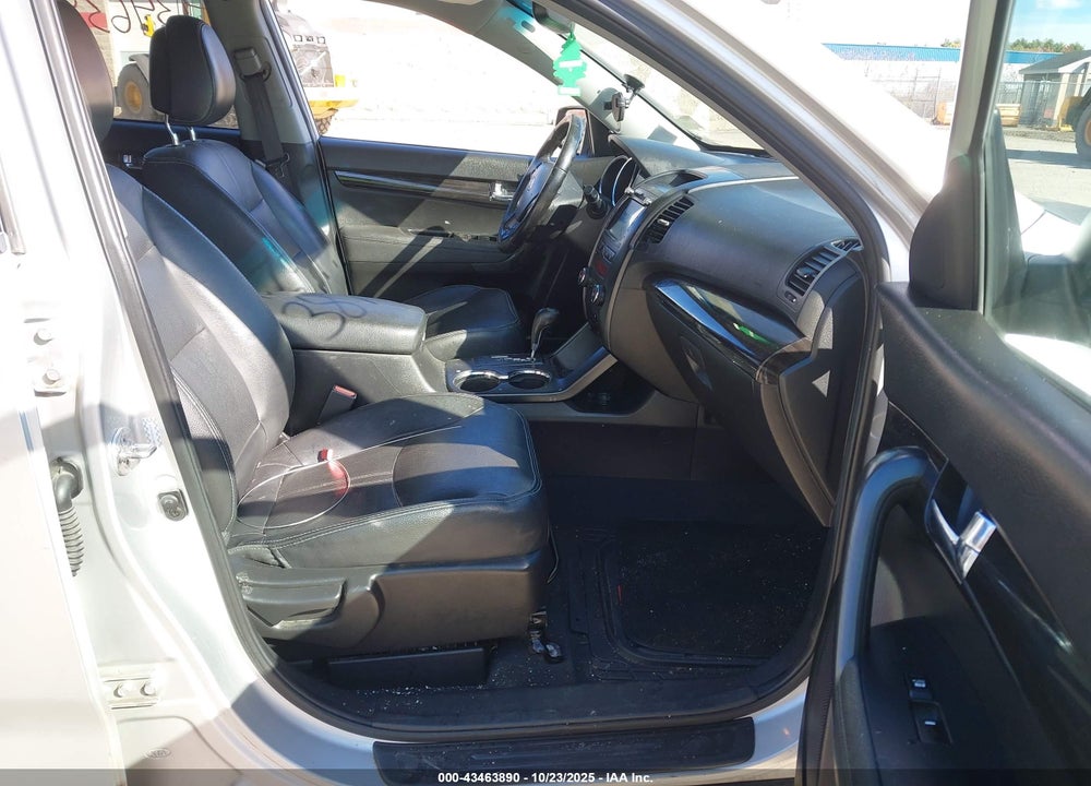2011 KIA SORENTO EX V6 VIN: 5XYKUDA20BG034702