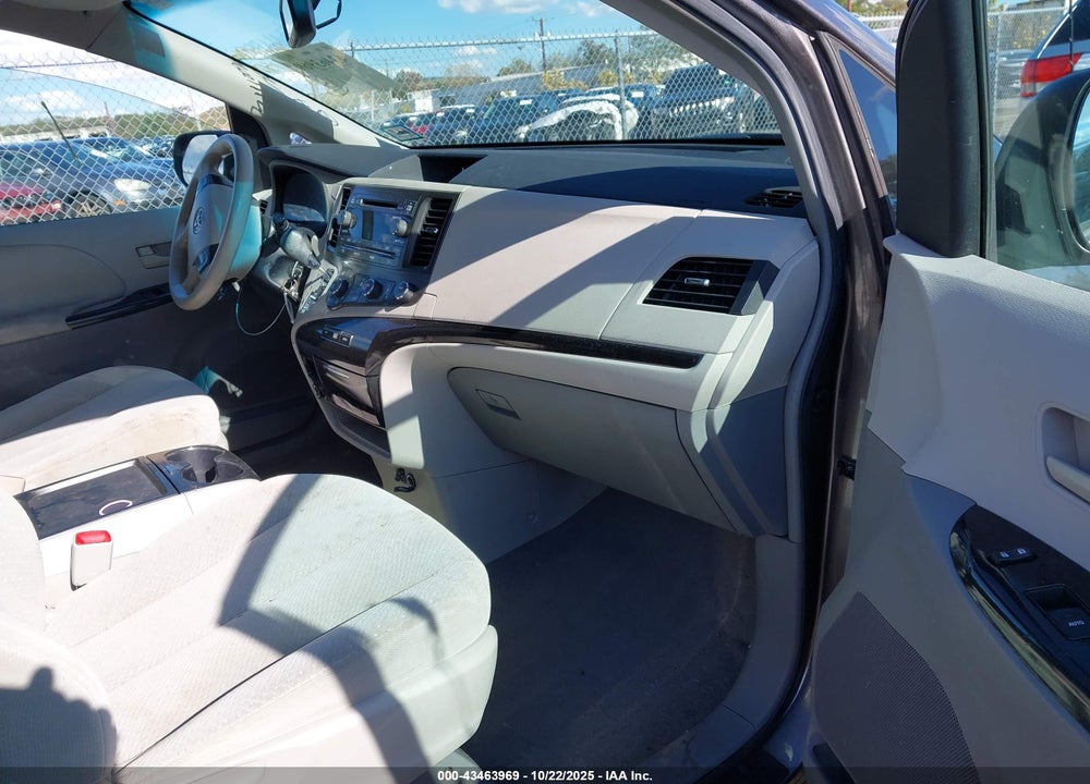 2011 TOYOTA SIENNA LE V6 VIN: 5TDKK3DC8BS011112